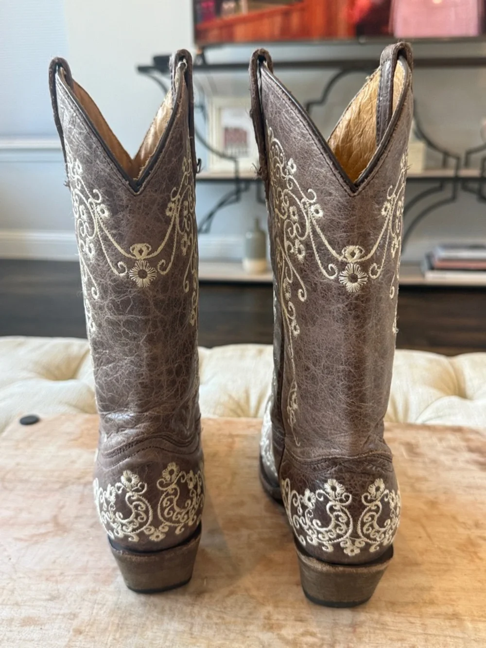 Corral Teen 4 Embroidered Brown‎ Leather Cowboy Boots - Cream Scroll Detail